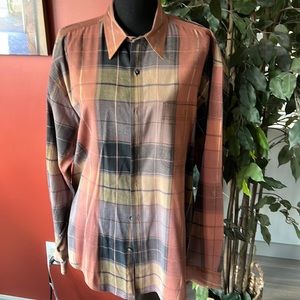 AXIS Long Sleeve Mens shirt with button close breast pocket